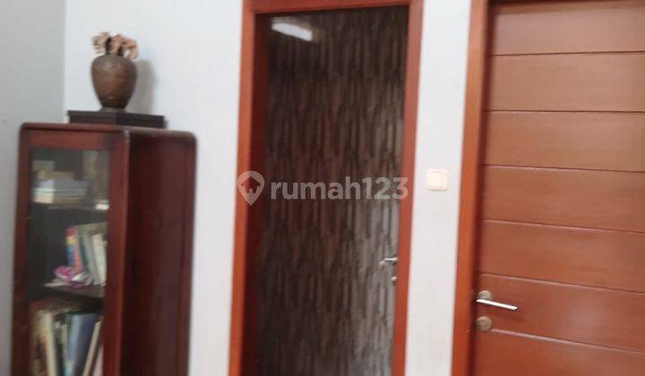 kamar mandi rumah di komplek deplu pondok
