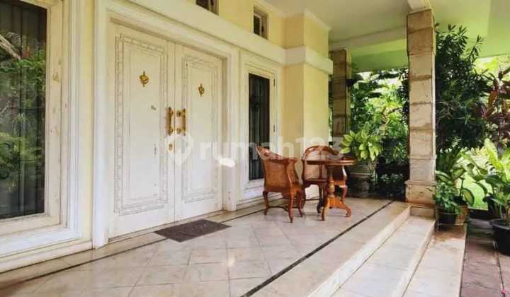Rumah Mewah Asri Ada Poolnya di Kemang Jakarta Selatan