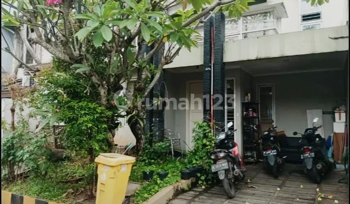 House in the Taman Mutiara Peninggilan Utara Housing Complex, Ciledug