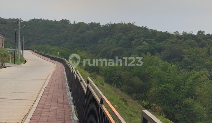 Rumah di Perumahaan The Greenhill, Akses Dari Grand Depok City 2