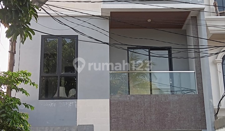 Rumah di Komplek Jasa Raharja Jl Cidodol Raya, Kebayoran lama 