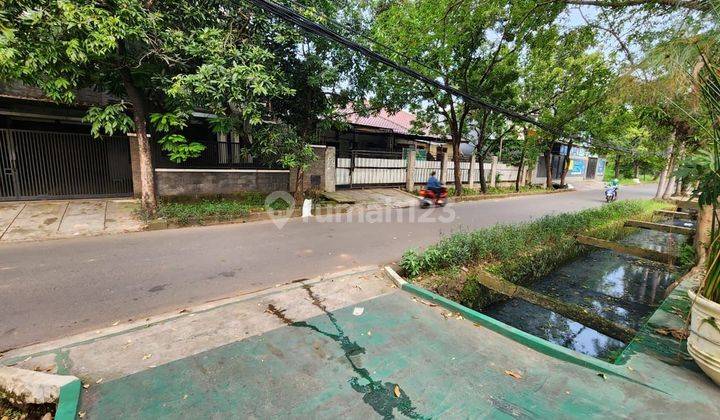 Rumah di area jakarta barat dengan luas tanah besar 2