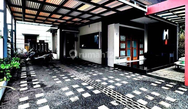 Rumah dengan luas tanah besar di area jakarta barat  1