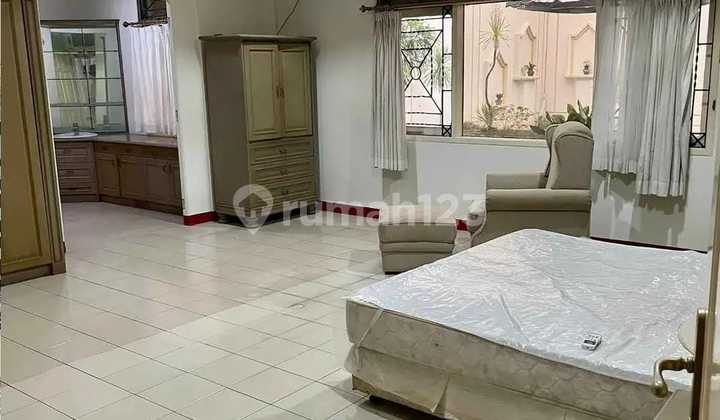Old and Luxurious House in South Jakarta Area 2