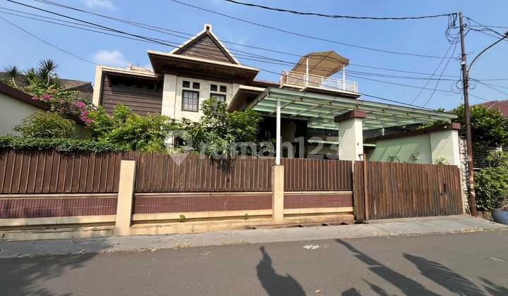 Rumah Mewah di Area Jakarta Selatan Nyaman dan Strategis