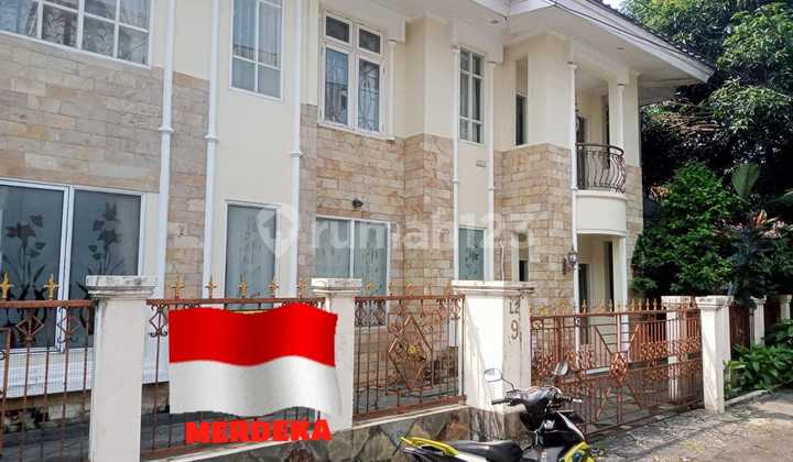 Rumah Luas Di Dalam Komplek Lama Strategis Nyaman