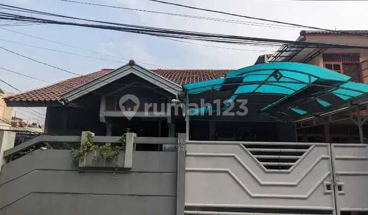 Rumah Lama Dijual Dengan Tanah Luas Dan Siap Huni