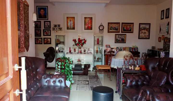 House with Corner Position Inside the Complex 2