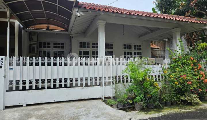 Rumah Bagus Siap Huni Dekat Jalan Raya Utama