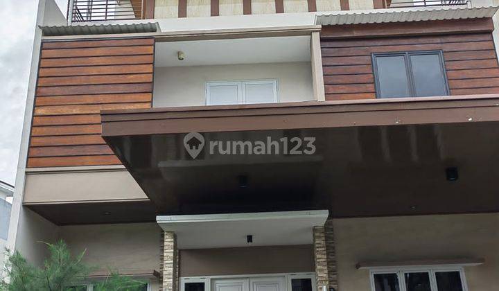 Rumah 3 Lantai Bonus Furniture Di Cluster Lavaletta Modernland  2