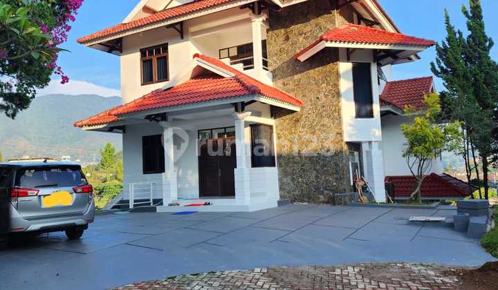 Villa 3 Lantai Murah dan Bagus Siap Huni di Cimacan Valley