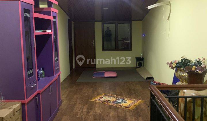 Rumah 2 Lantai Bagus Semi Furnished SHM di Taman Royal 1, Tangerang 2