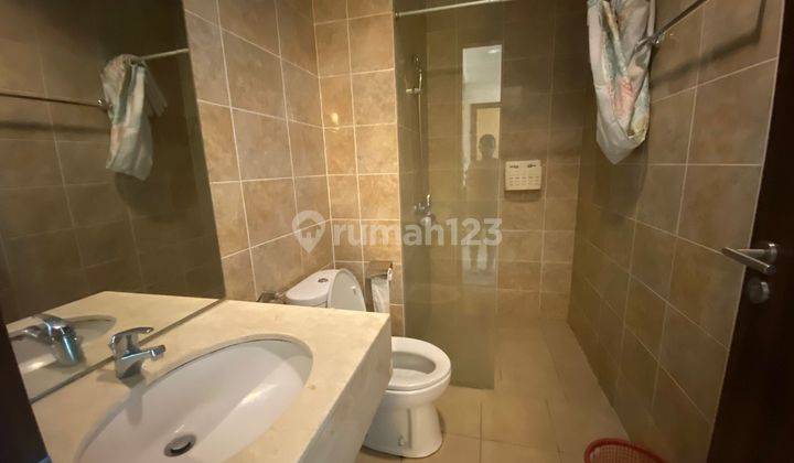2 BR High Floor City View Empire Kemang Village 13
