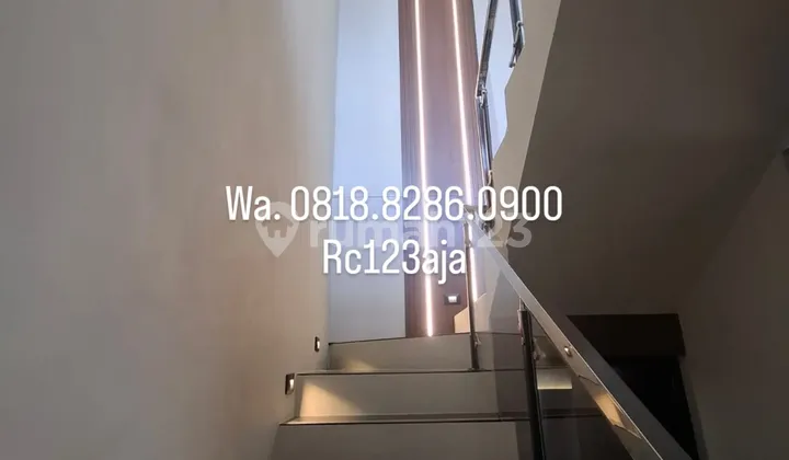 Rumah Cantik Full Furnish Baru Lt 134 dengan 5 K T dan 4 K M Legalitas Komplit 2