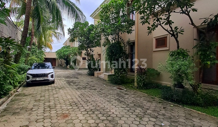 For Rent. House in Expatriate Compound in Pejaten Barat. Close to AIS. 2