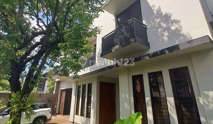 For Rent. A Modern House With Roof Top In Kemang. Must See  2