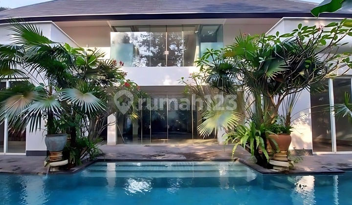 Dijual. Rumah Mewah 2 Lantai Lokasi Premium & Asri di Brawijaya Kebayoran Baru