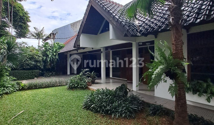 For Rent. Spacious House with a Large Garden and Swimming Pool in Kemang Utara. 2