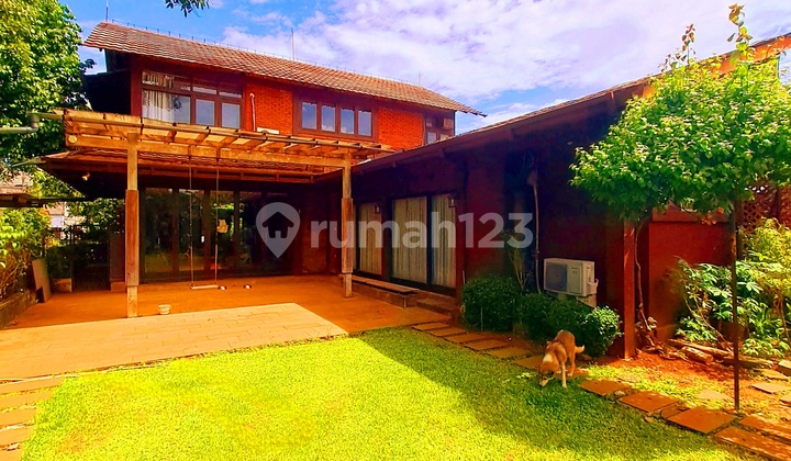 Dijual. Rumah Bagus Terawat Hanya 1.2 km dari Stasiun Busway Haji Nawi. Rumah asri dengan kantor dan pavilion Dijual. Rumah Bagus Terawat Hanya 1.2 km dari Stasiun Busway Haji Nawi. Rumah asri dengan kantor dan pavilion