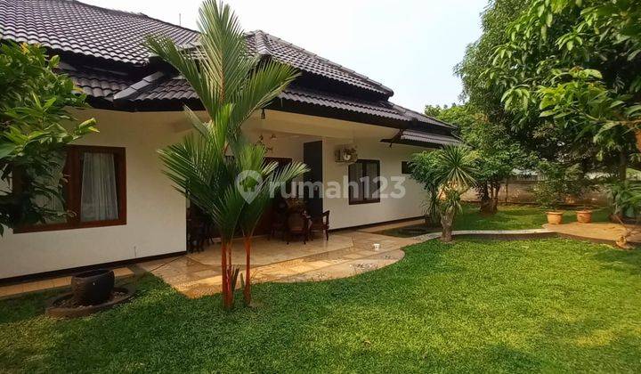 Dijual. Rumah Asri Dalam Komplek Dengan Halaman Luas di Daerah Pejaten Barat 1