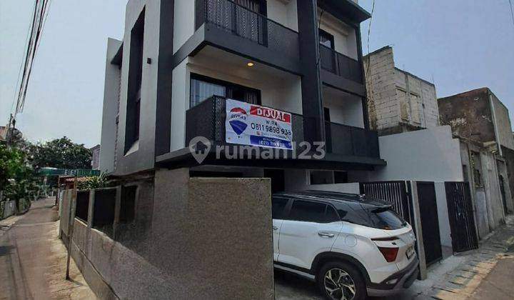 Dijual Rumah Baru Modern Siap Huni Dan Fully Furnished di Tebet Utara. 1