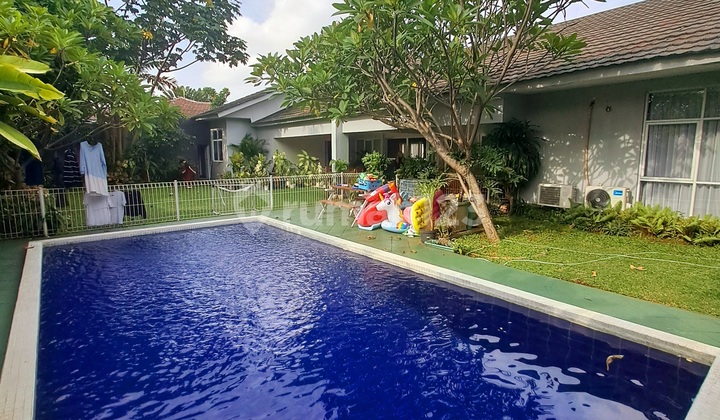 Rumah dalam komplek Dijual di Kemang. Lokasi strategis. Jarang Ada.