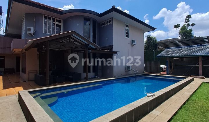 Dijual. Rumah Bagus Daerah Kebayoran Baru. Lokasi Strategis Dijual. Rumah Bagus Daerah Kebayoran Baru. Lokasi Strategis