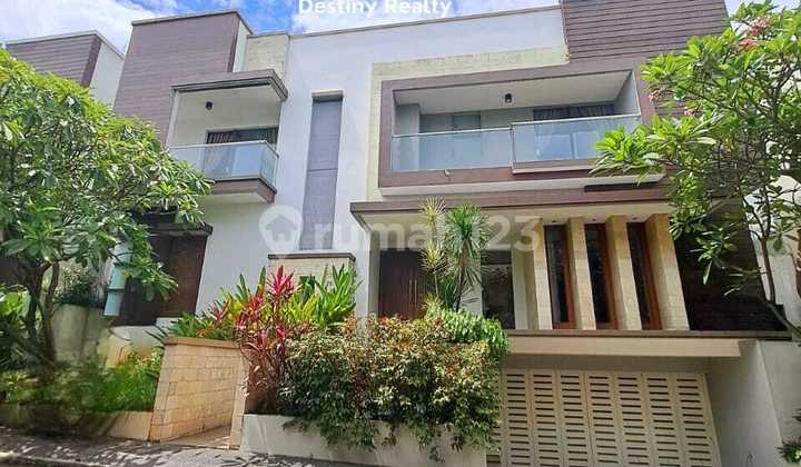 For Rent. Exclusive House in Pejaten Barat, Kemang. Must see! 1