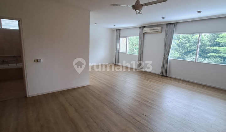 For Rent. House with Large Garden in Kemang, Close to Antasari Area. 2