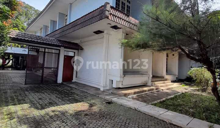 Rumah Tua di Daerah Bangka, Kemang. Lokasi Bagus. Penawaran Serius Dipertimbangkan