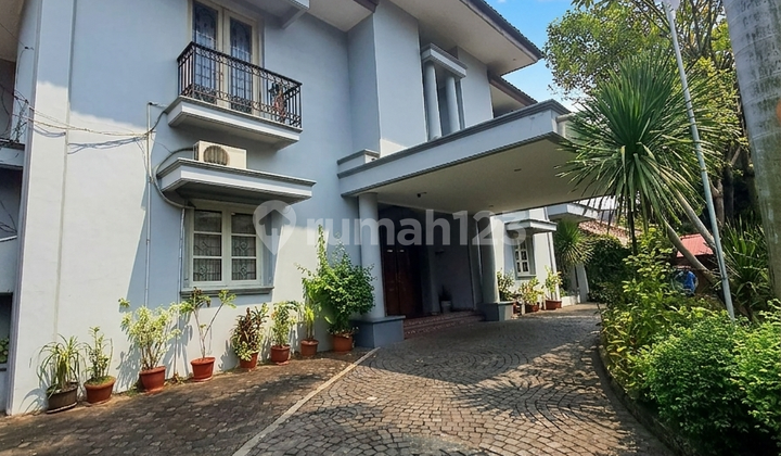 Dijual - Rumah Luas di Area Tenang Kemang Dalam, Jalan Kaki ke Hero