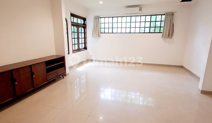 For Rent. Nice House with Rooftop in Simprug Garden