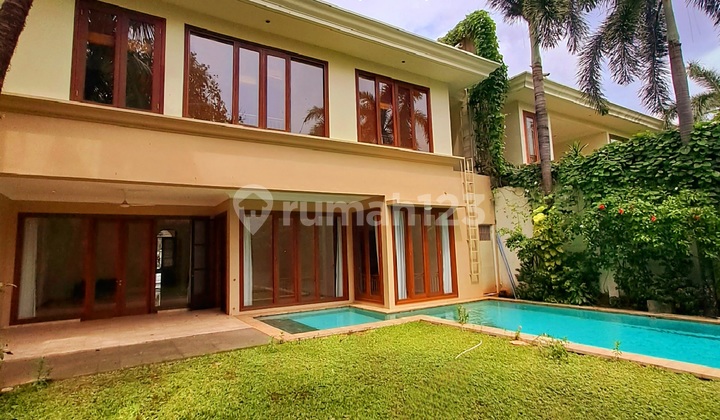 For Rent. House in Expatriate Compound in Pejaten Barat. Close to AIS. 1