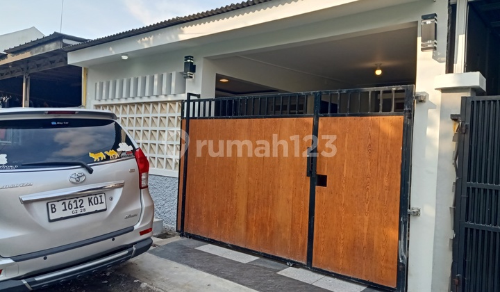Nice, Cheap, Newly Renovated House in Metland Cileungsi with SHM Certificate. Nice, Cheap, Newly Renovated House in Metland Cileungsi with SHM Certificate.