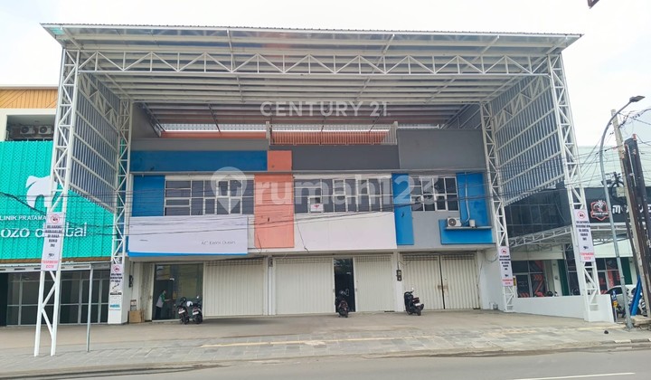 3-Story Shop House Strategic Location on Jl Evakuasi Cirebon 1