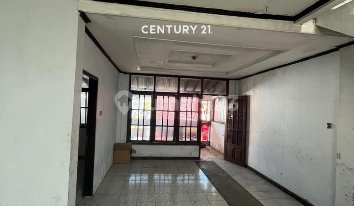 Strategic Shophouse on Siliwangi Street, Purwawinangun, Kuningan 2