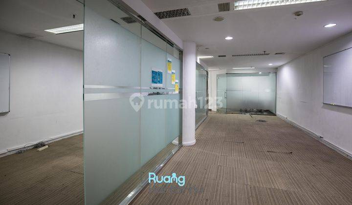 Ruang Kantor 111sqm Fitted di Wisma Barito Pacific Jakarta Barat 2