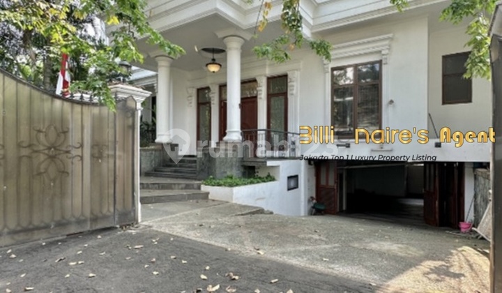 Dijual Rumah 2 Lantai Classic di Kebayoran Baru Jakarta Selatan