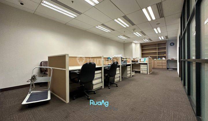 Ruang Kantor Full Furnish di DBS Tower Dr. Satrio Jakarta Selatan 1