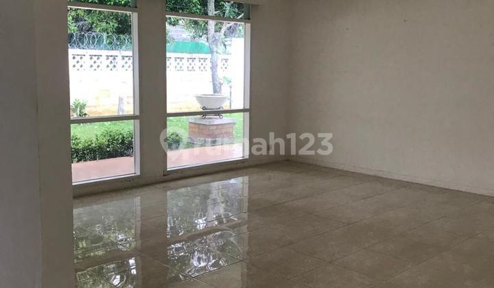 Disewa Rumah 4 Kamar, Ada Pool di Kemang Timur, Jakarta Selatan 2