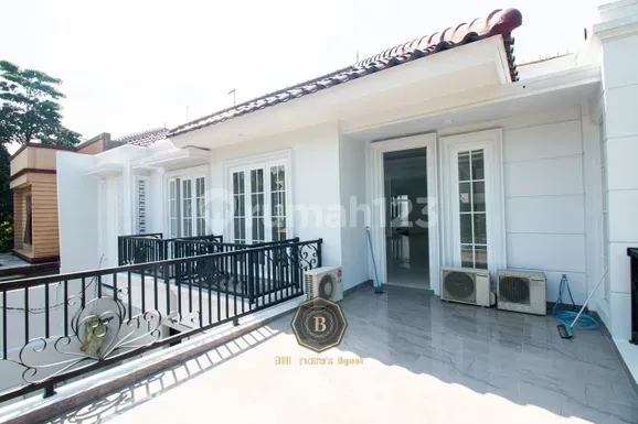 Dijual Rumah 2 Lantai Renovasi Plus Pool di Pondok Indah, Jakarta Selatan
