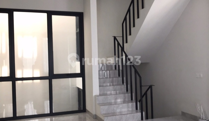 For Sale Corner House Greenwich Park BSD City Cluster Aether Quick Sale Beautiful and Comfortable Surroundings 2