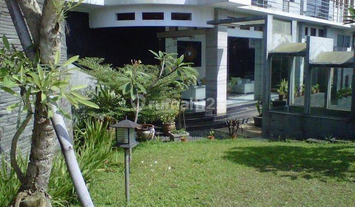 Rumah 2 lantai, lux, swimming pool, di Setra Duta  1