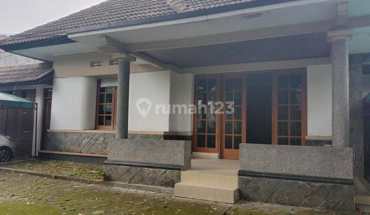 Sewa kontrak rumah besar 1 lantai di sayap Dago  1