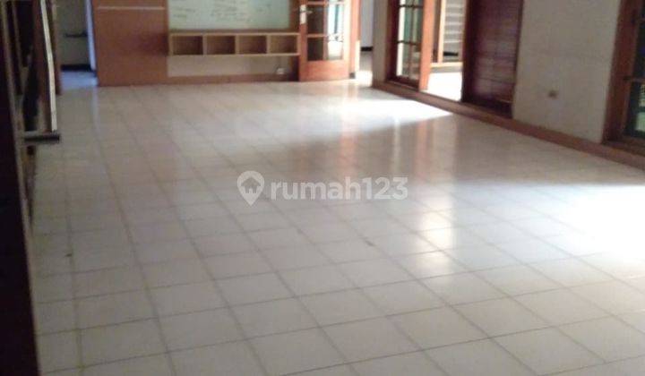 Sewa kontrak rumah besar 1 lantai di sayap Dago  4