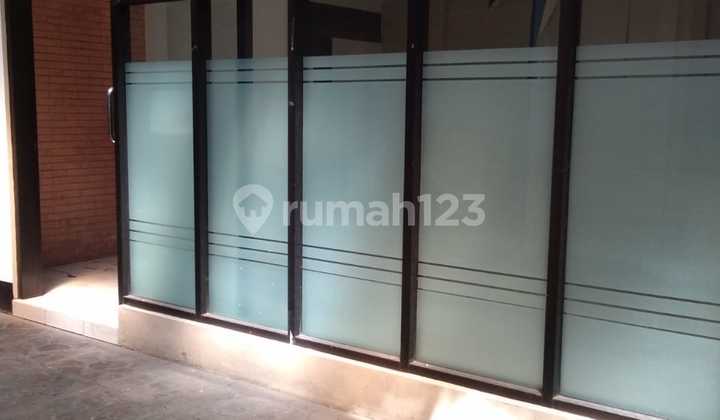 Sewa kontrak rumah besar 1 lantai di sayap Dago  6