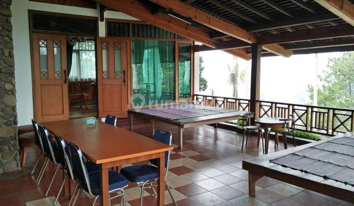 Rumah villa dan resto, taman luas di Ciwidey  2