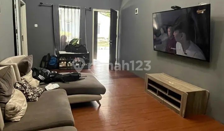 House Within a Cluster in Cingisid Arcamanik 2