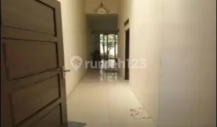 1-Story House Near Arcamanik in Cisaranten Kulon 2