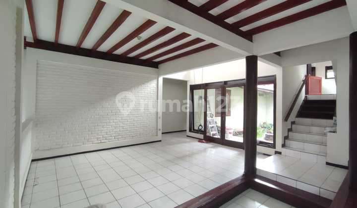 Disewakan Rumah 3 Lantai di Cigadung Hunian Nyaman dan Siap Huni Lokasi Strategis dengan Akses Mudah